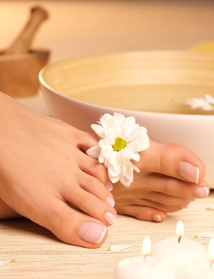 The nail lounge